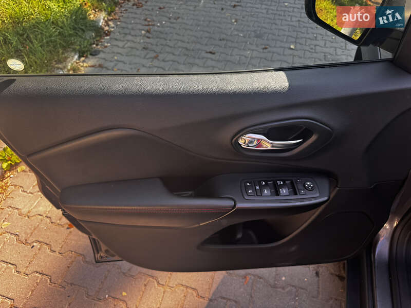 Позашляховик / Кросовер Jeep Cherokee 2018 в Львові