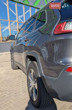 Внедорожник / Кроссовер Jeep Cherokee 2018 в 