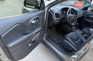 Внедорожник / Кроссовер Jeep Cherokee 2020 в 