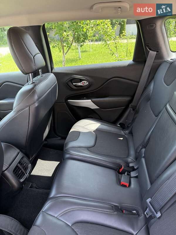 Внедорожник / Кроссовер Jeep Cherokee 2017 в Львове