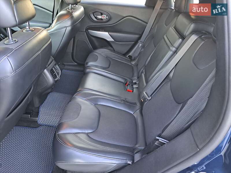 Внедорожник / Кроссовер Jeep Cherokee 2017 в Киеве