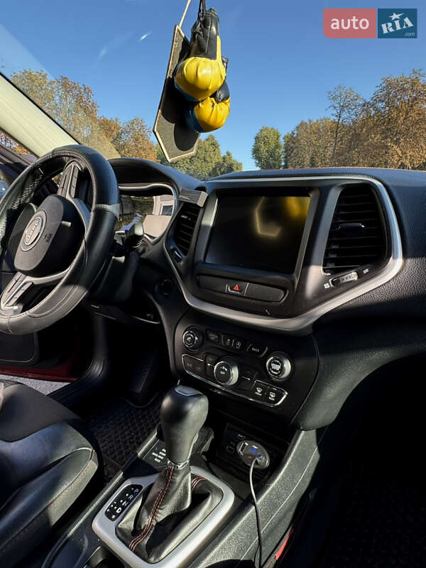 Внедорожник / Кроссовер Jeep Cherokee 2016 в Харькове