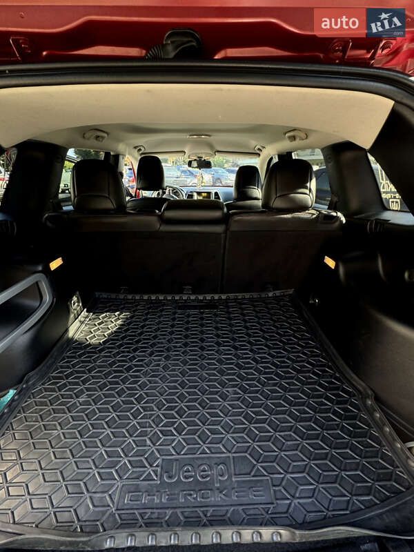 Внедорожник / Кроссовер Jeep Cherokee 2016 в Харькове