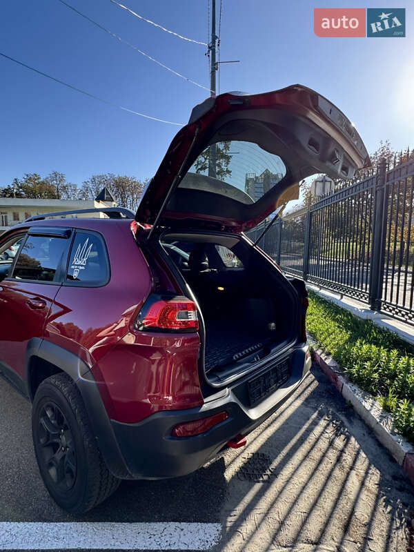 Внедорожник / Кроссовер Jeep Cherokee 2016 в Харькове