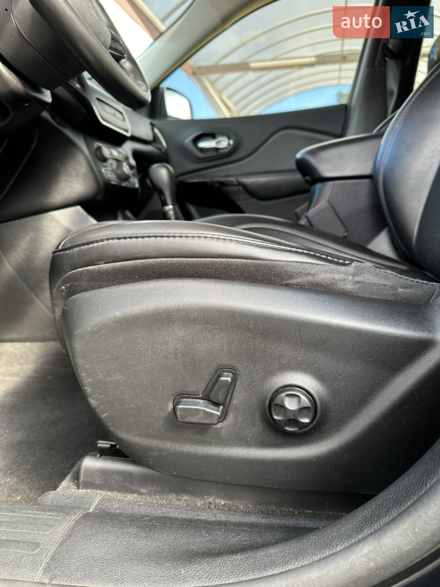 2019 Jeep Cherokee - мініатюра 27