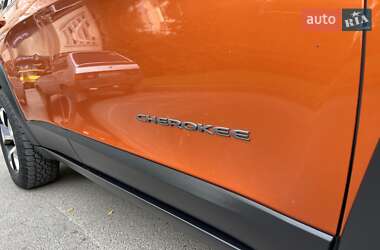 Внедорожник / Кроссовер Jeep Cherokee 2014 в 
