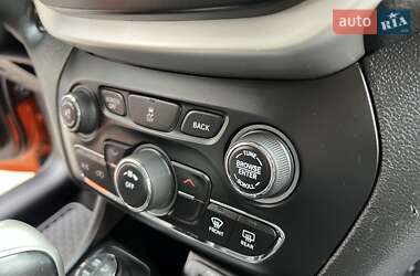 Внедорожник / Кроссовер Jeep Cherokee 2014 в 