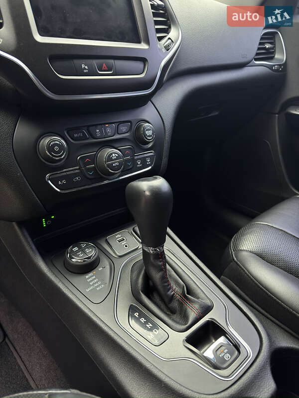 Внедорожник / Кроссовер Jeep Cherokee 2019 в Ивано-Франковске