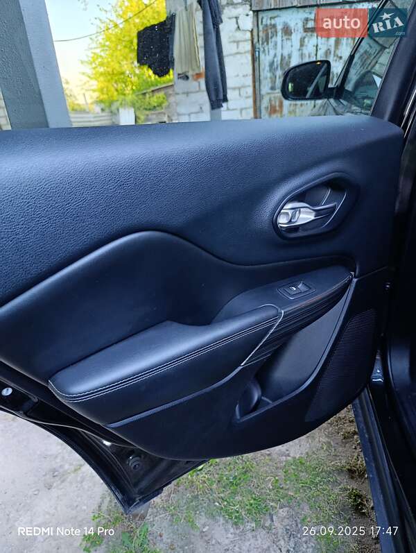 Позашляховик / Кросовер Jeep Cherokee 2015 в Васильківці