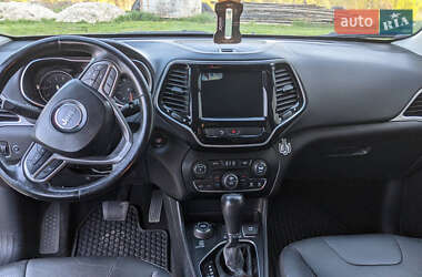 Внедорожник / Кроссовер Jeep Cherokee 2019 в 