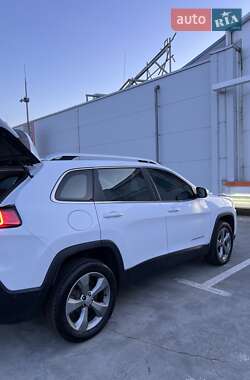 Внедорожник / Кроссовер Jeep Cherokee 2019 в 