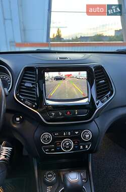 Внедорожник / Кроссовер Jeep Cherokee 2019 в 