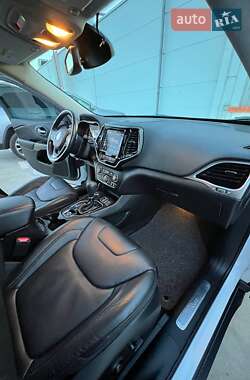 Внедорожник / Кроссовер Jeep Cherokee 2019 в 