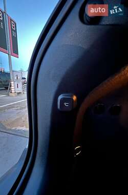 Внедорожник / Кроссовер Jeep Cherokee 2019 в 