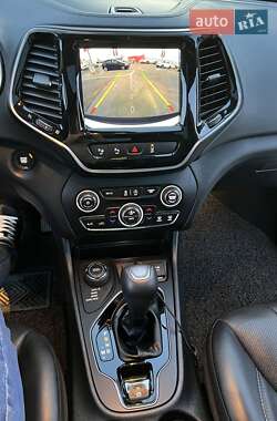 Внедорожник / Кроссовер Jeep Cherokee 2019 в 
