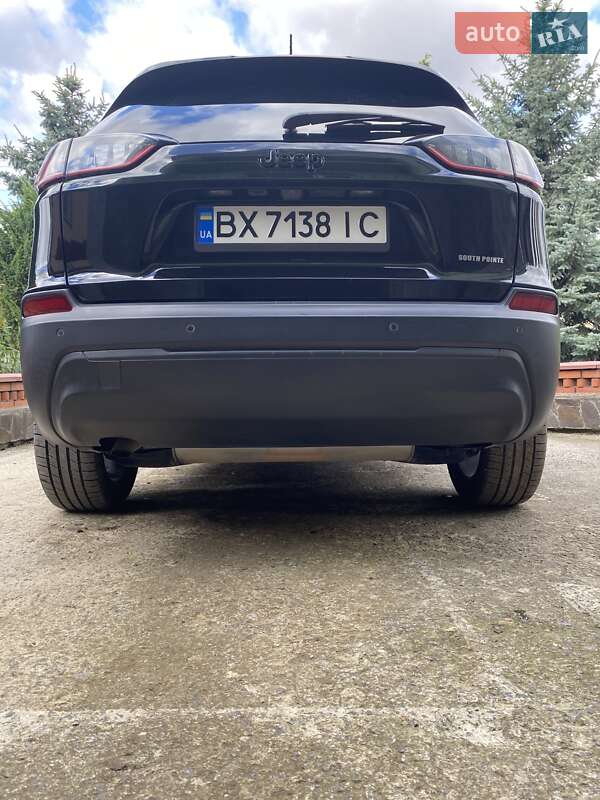 Внедорожник / Кроссовер Jeep Cherokee 2019 в Хмельницком