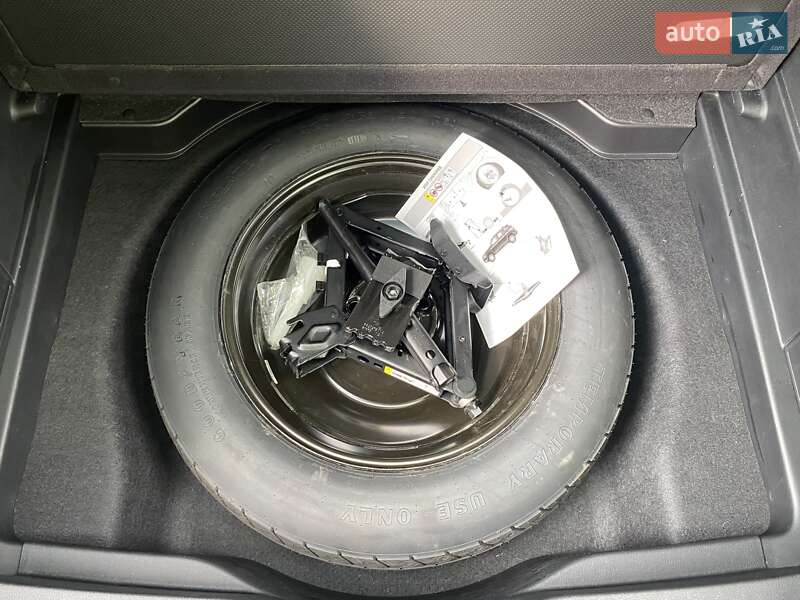 Внедорожник / Кроссовер Jeep Cherokee 2019 в Хмельницком