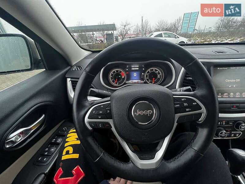 Внедорожник / Кроссовер Jeep Cherokee 2016 в Новояворовске фото 7 Внедорожник / Кроссовер Jeep Cherokee 2016 в Новояворовске