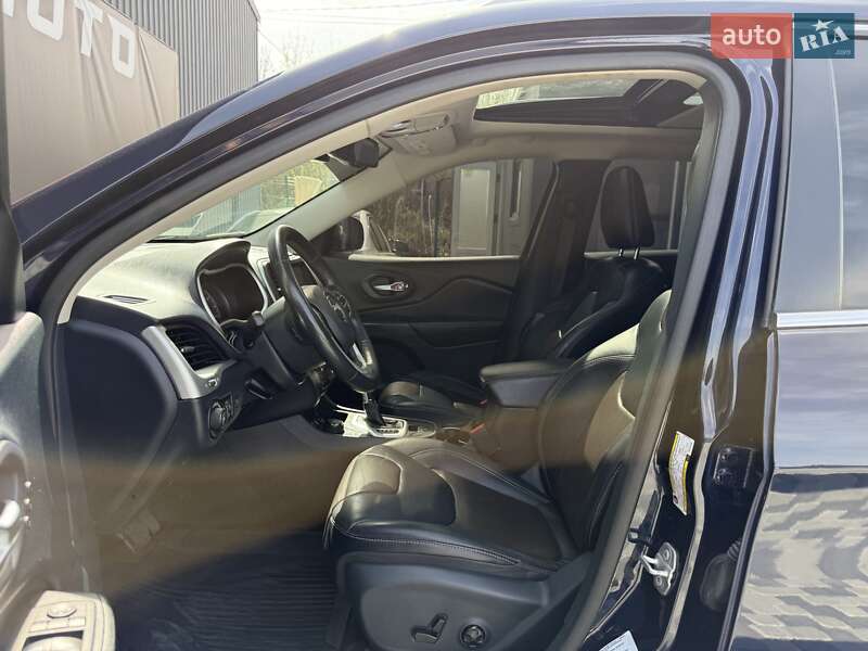 Внедорожник / Кроссовер Jeep Cherokee 2015 в Львове