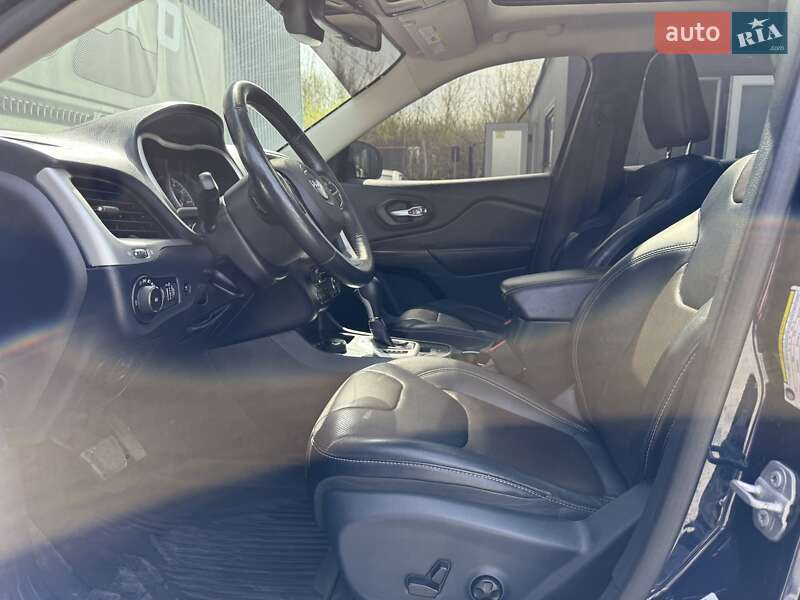 Внедорожник / Кроссовер Jeep Cherokee 2015 в Львове