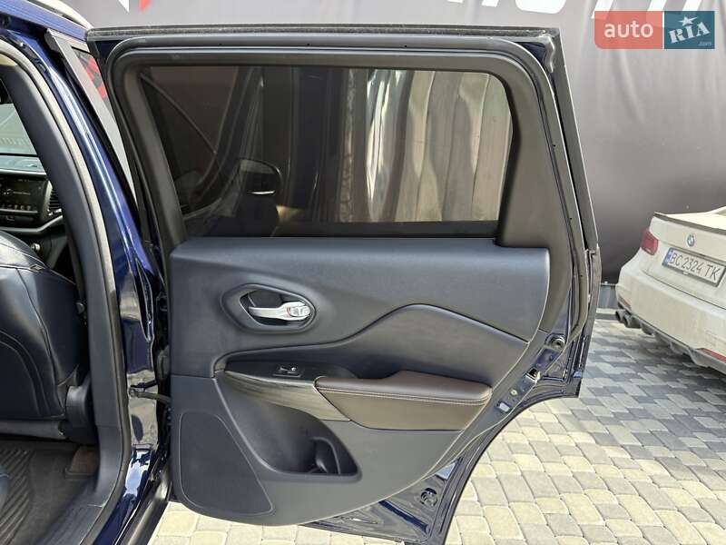 Внедорожник / Кроссовер Jeep Cherokee 2015 в Львове