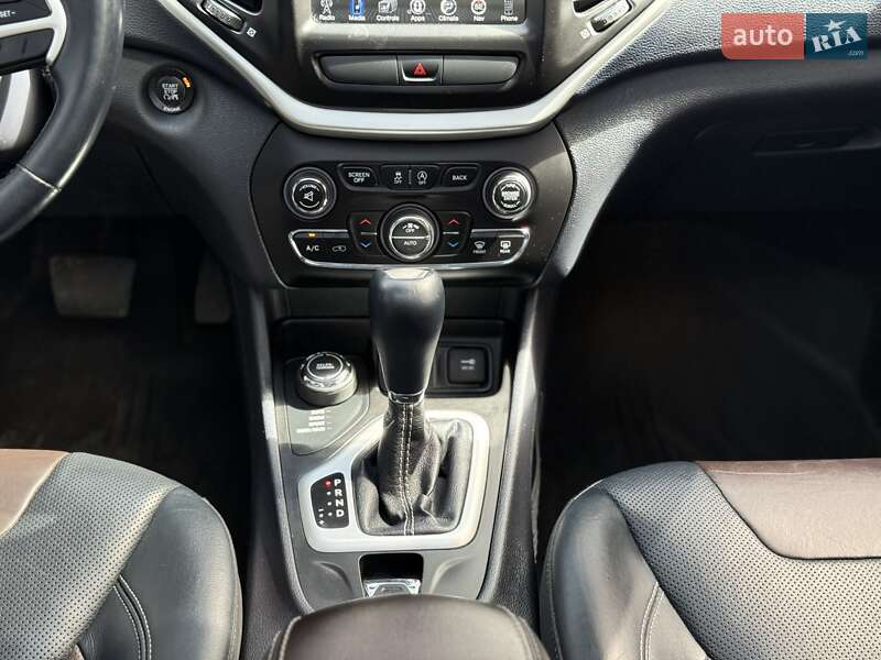 Внедорожник / Кроссовер Jeep Cherokee 2015 в Львове