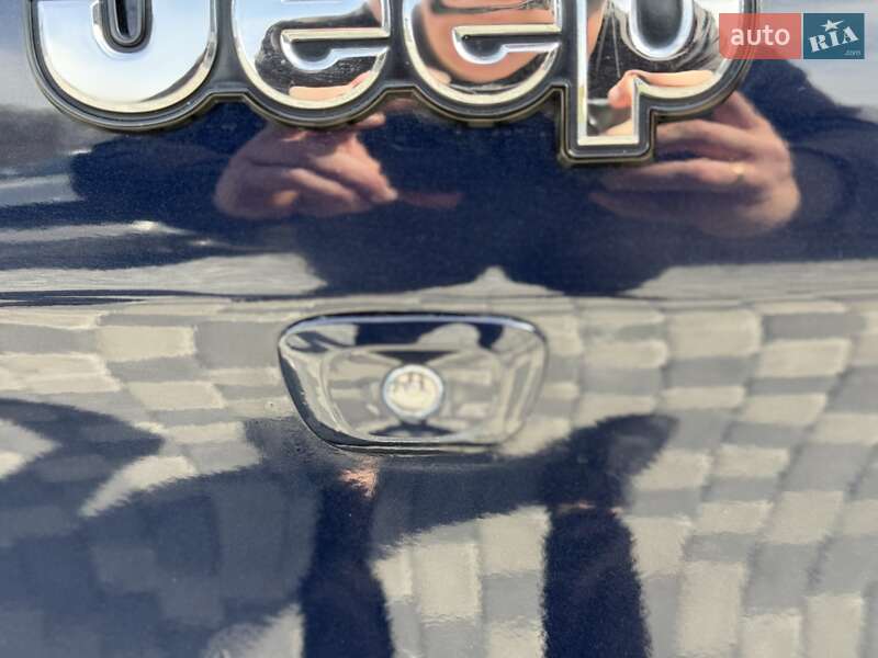 Внедорожник / Кроссовер Jeep Cherokee 2015 в Львове