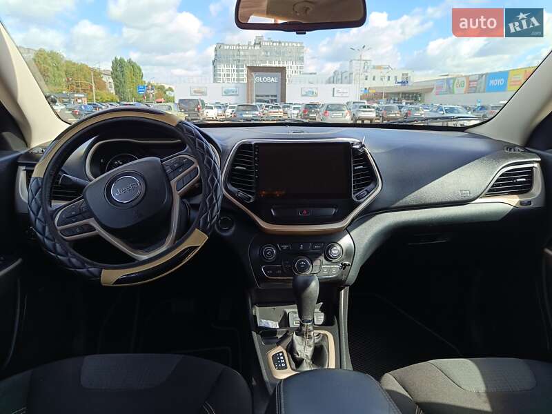 Позашляховик / Кросовер Jeep Cherokee 2016 в Житомирі