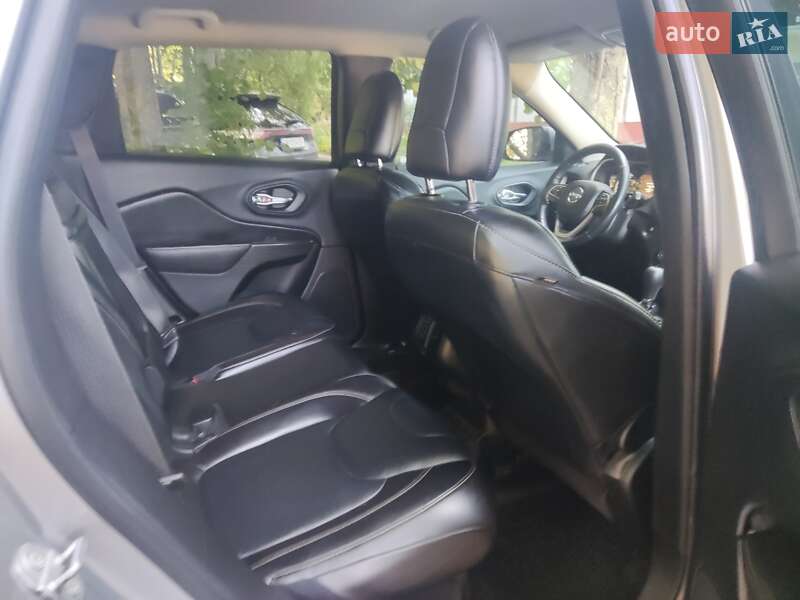 Позашляховик / Кросовер Jeep Cherokee 2016 в Чернігові фото 5 Позашляховик / Кросовер Jeep Cherokee 2016 в Чернігові