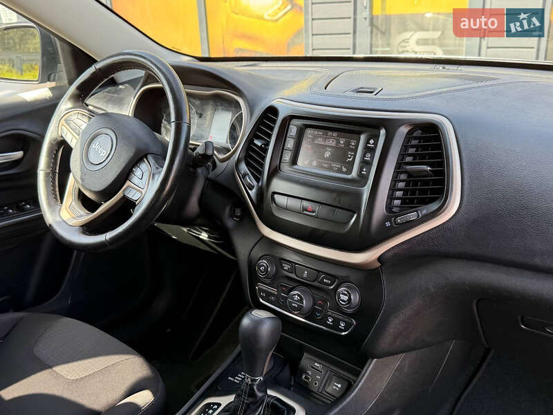 Внедорожник / Кроссовер Jeep Cherokee 2014 в Стрые