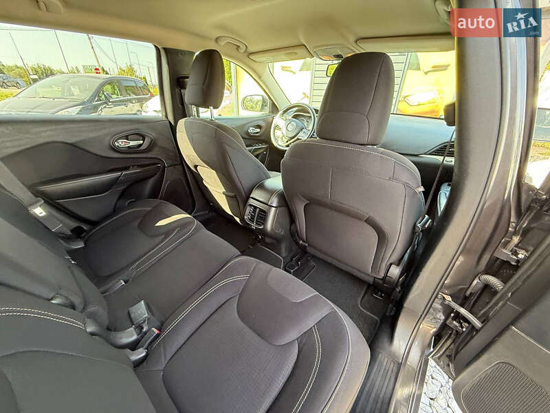Внедорожник / Кроссовер Jeep Cherokee 2014 в Стрые