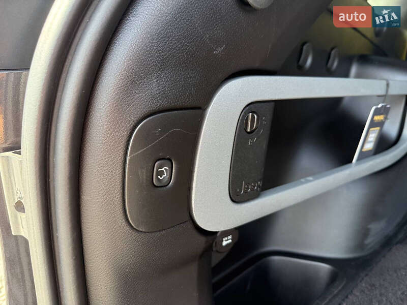 Внедорожник / Кроссовер Jeep Cherokee 2014 в Стрые