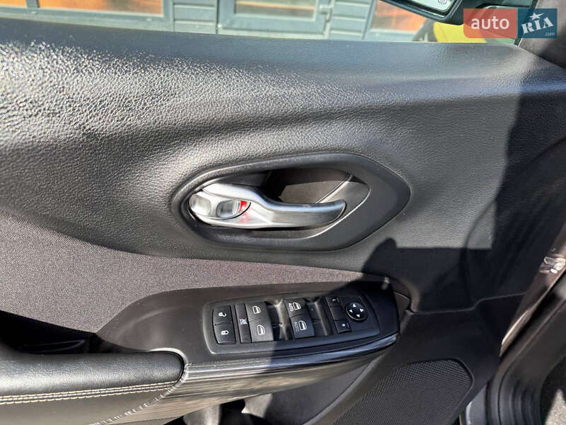 Внедорожник / Кроссовер Jeep Cherokee 2014 в Стрые