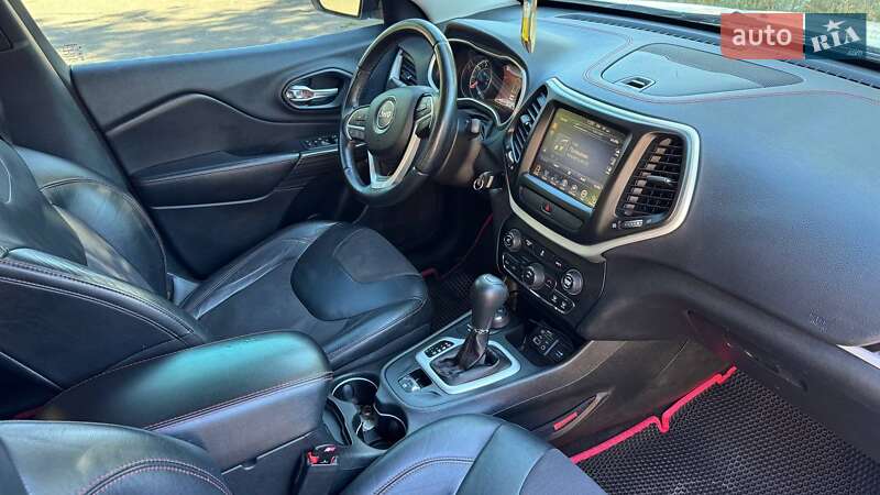 Внедорожник / Кроссовер Jeep Cherokee 2014 в Вознесенске