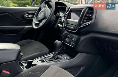 Внедорожник / Кроссовер Jeep Cherokee 2019 в 