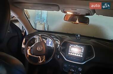 Внедорожник / Кроссовер Jeep Cherokee 2016 в 