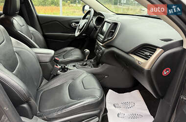 Внедорожник / Кроссовер Jeep Cherokee 2014 в 