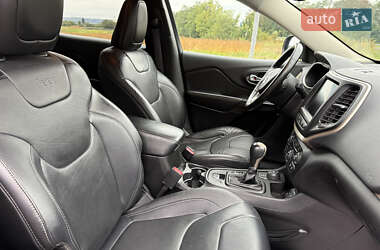 Внедорожник / Кроссовер Jeep Cherokee 2014 в 
