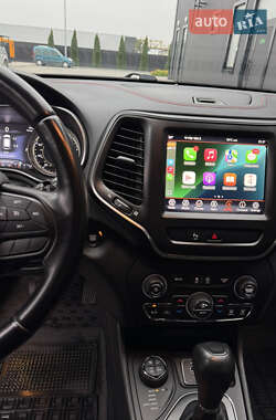 Внедорожник / Кроссовер Jeep Cherokee 2018 в 