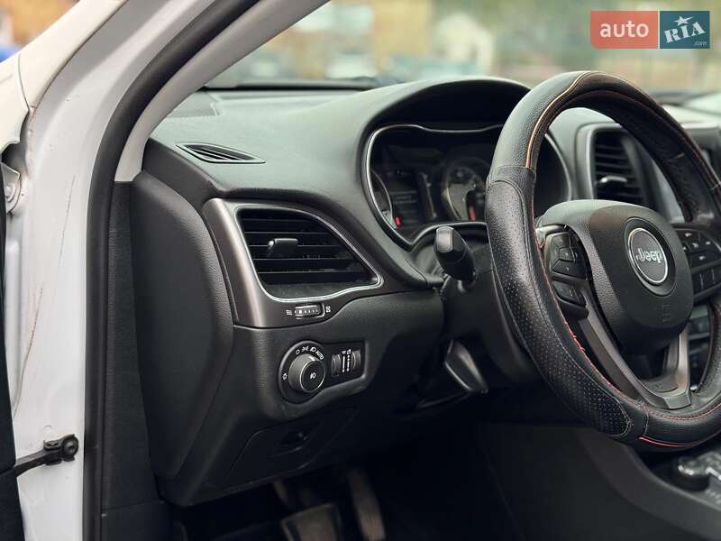 Внедорожник / Кроссовер Jeep Cherokee 2018 в Киеве фото 21 Внедорожник / Кроссовер Jeep Cherokee 2018 в Киеве