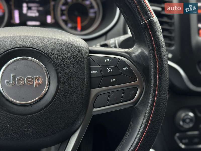 Внедорожник / Кроссовер Jeep Cherokee 2018 в Киеве фото 31 Внедорожник / Кроссовер Jeep Cherokee 2018 в Киеве