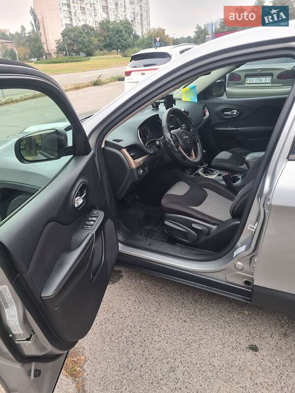 Внедорожник / Кроссовер Jeep Cherokee 2014 в Киеве фото 23 Внедорожник / Кроссовер Jeep Cherokee 2014 в Киеве