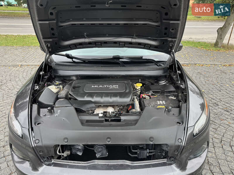 Позашляховик / Кросовер Jeep Cherokee 2016 в Любарі