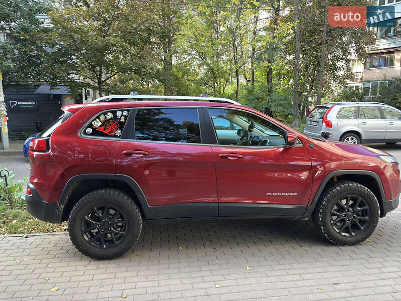 Внедорожник / Кроссовер Jeep Cherokee 2014 в Киеве