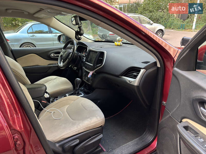 Внедорожник / Кроссовер Jeep Cherokee 2014 в Киеве