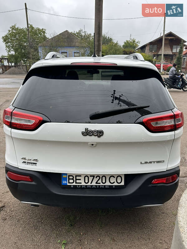 Внедорожник / Кроссовер Jeep Cherokee 2015 в Александровке