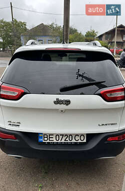Позашляховик / Кросовер Jeep Cherokee 2015 в 