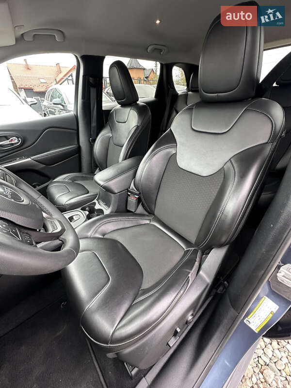 Внедорожник / Кроссовер Jeep Cherokee 2019 в Ивано-Франковске