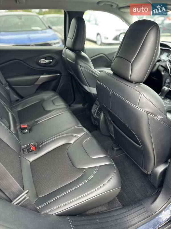 Внедорожник / Кроссовер Jeep Cherokee 2019 в Ивано-Франковске