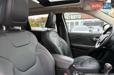 Внедорожник / Кроссовер Jeep Cherokee 2015 в 
